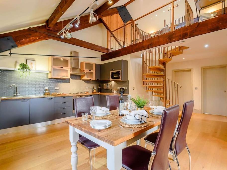 Woodmill Bakewell Riverside Apartment ภายนอก รูปภาพ