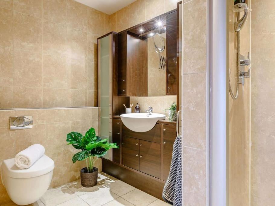 Woodmill Bakewell Riverside Apartment ภายนอก รูปภาพ